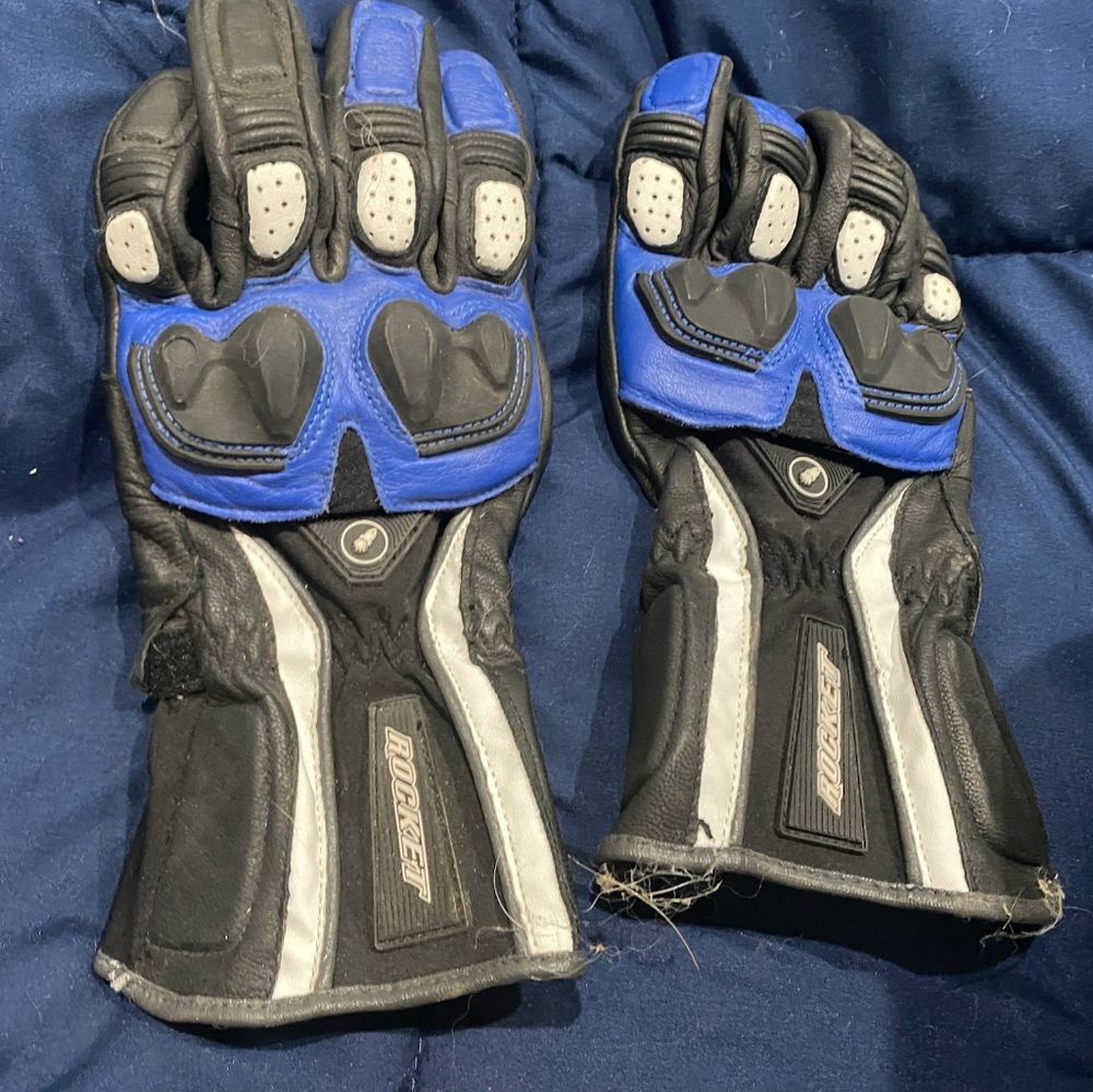 Motorcycle gloves